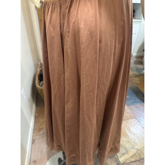 Luna Luz Off-Shoulder Chic Brown Maxi Dress With 3/4 Sleeves & Flowing Skirt - Picture 5 of 8